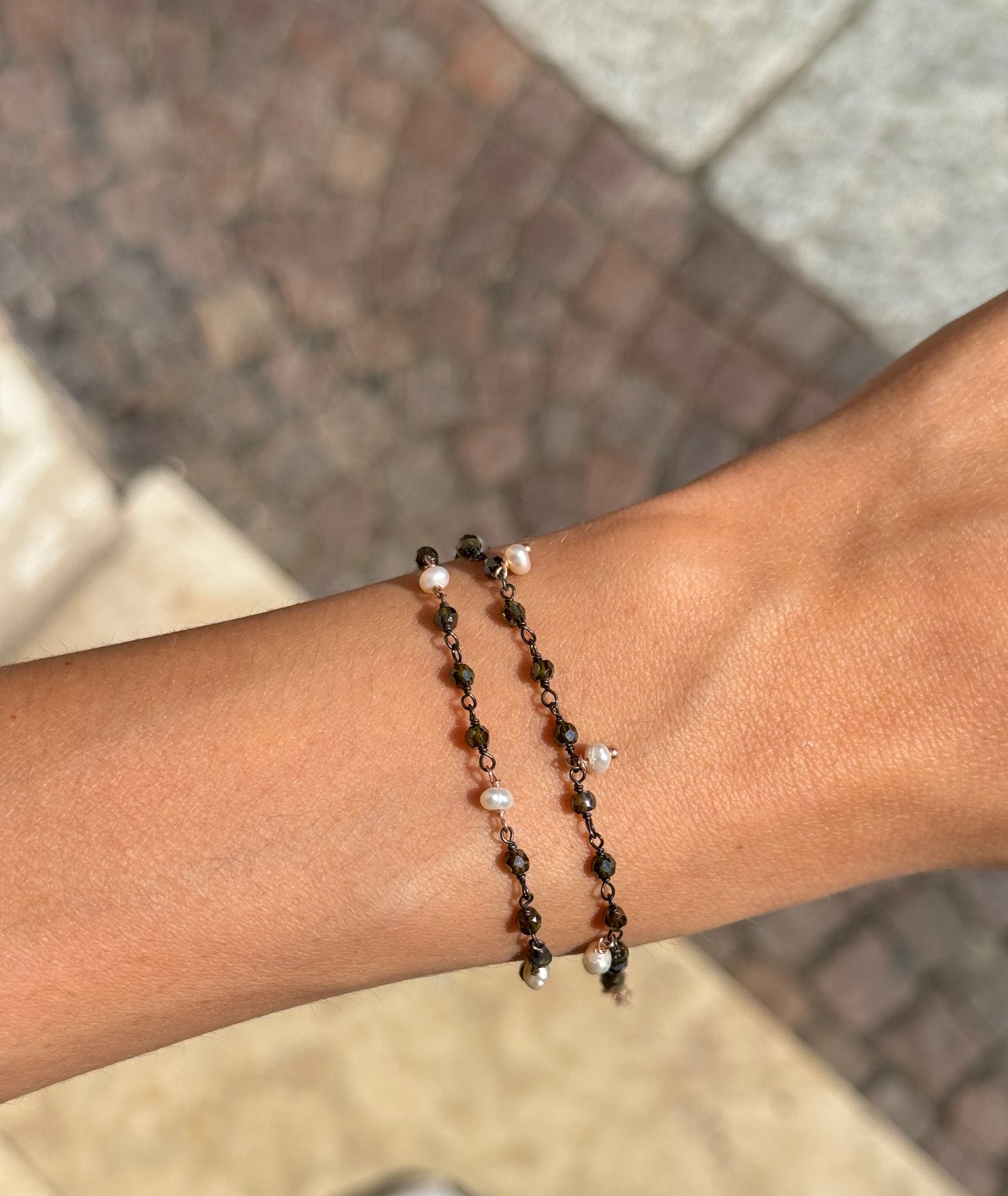 Bracciale brunito e perle