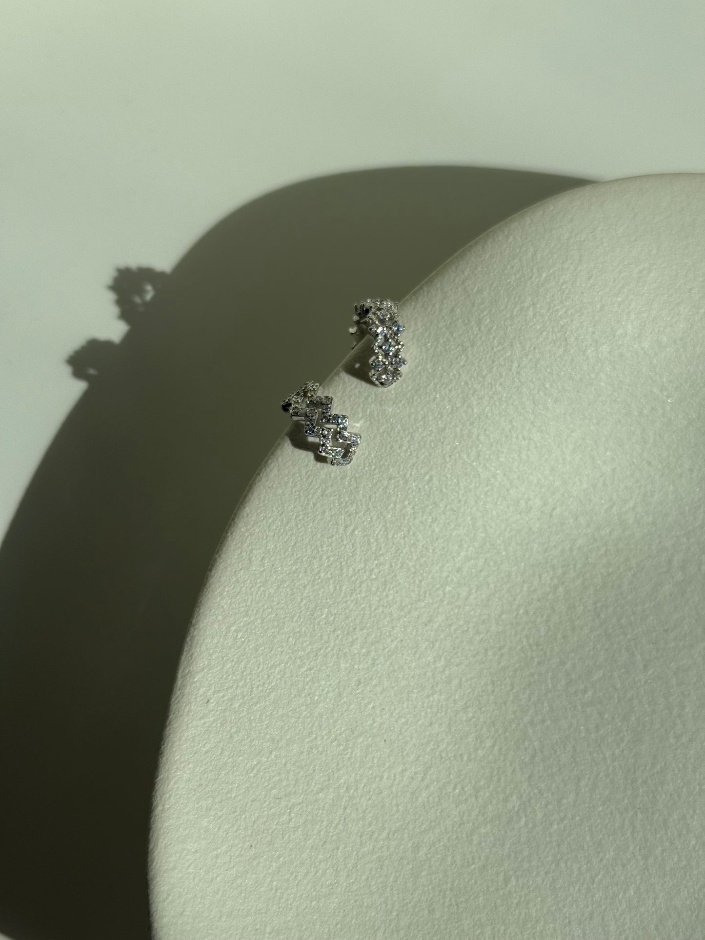 Silver shine Earcuff
