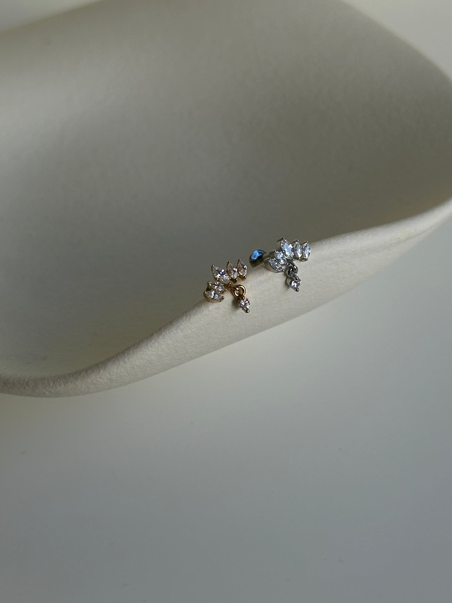Piercing labret punto luce pendente