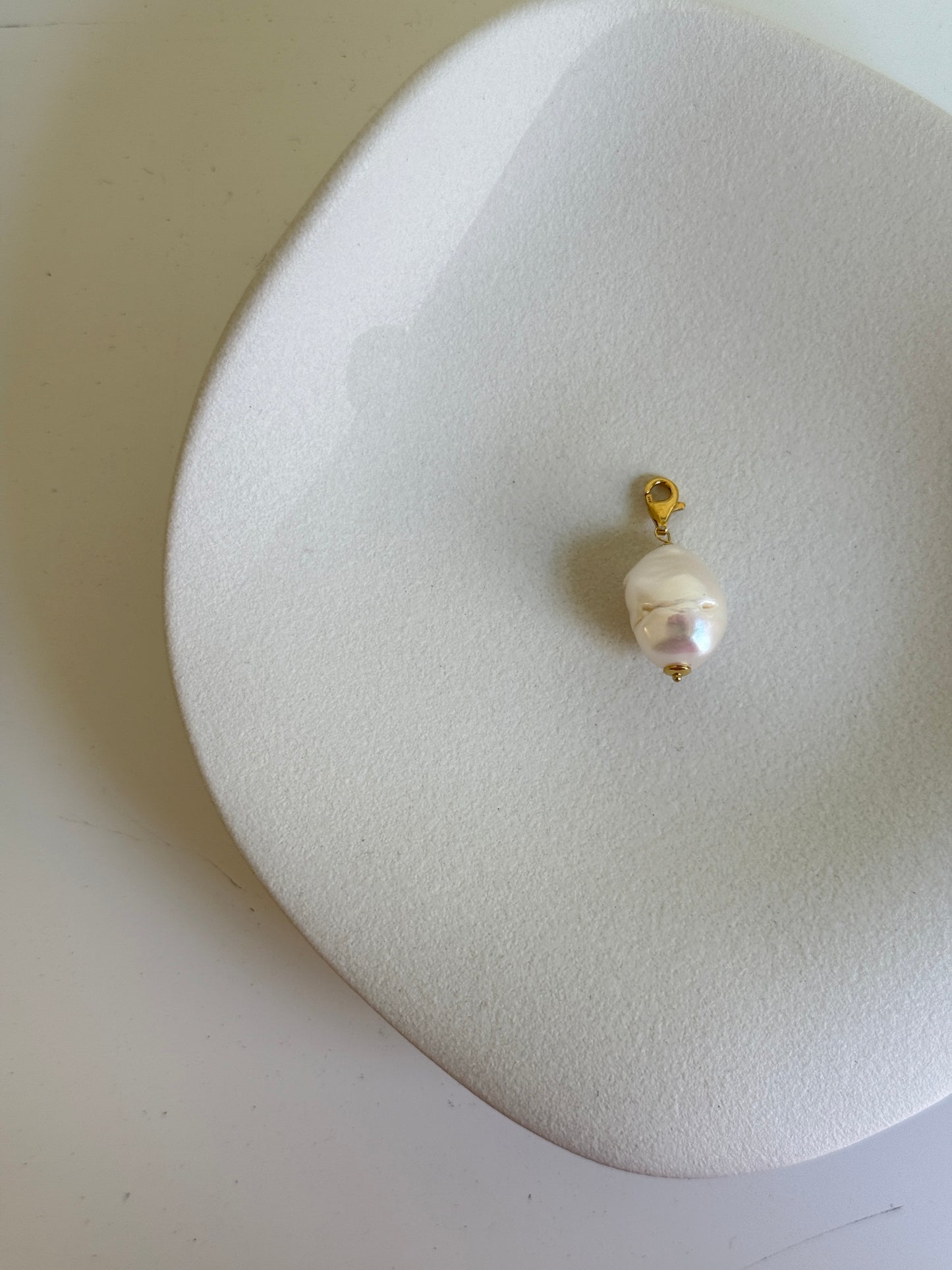Perla Barocca Charm