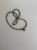 Girocollo pietre verdi e charm