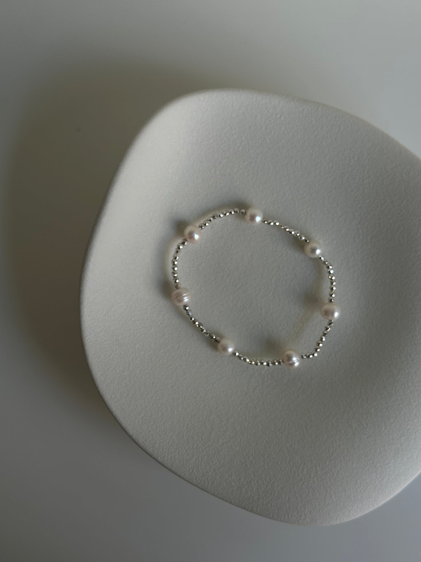 Bracciale ematite e perle