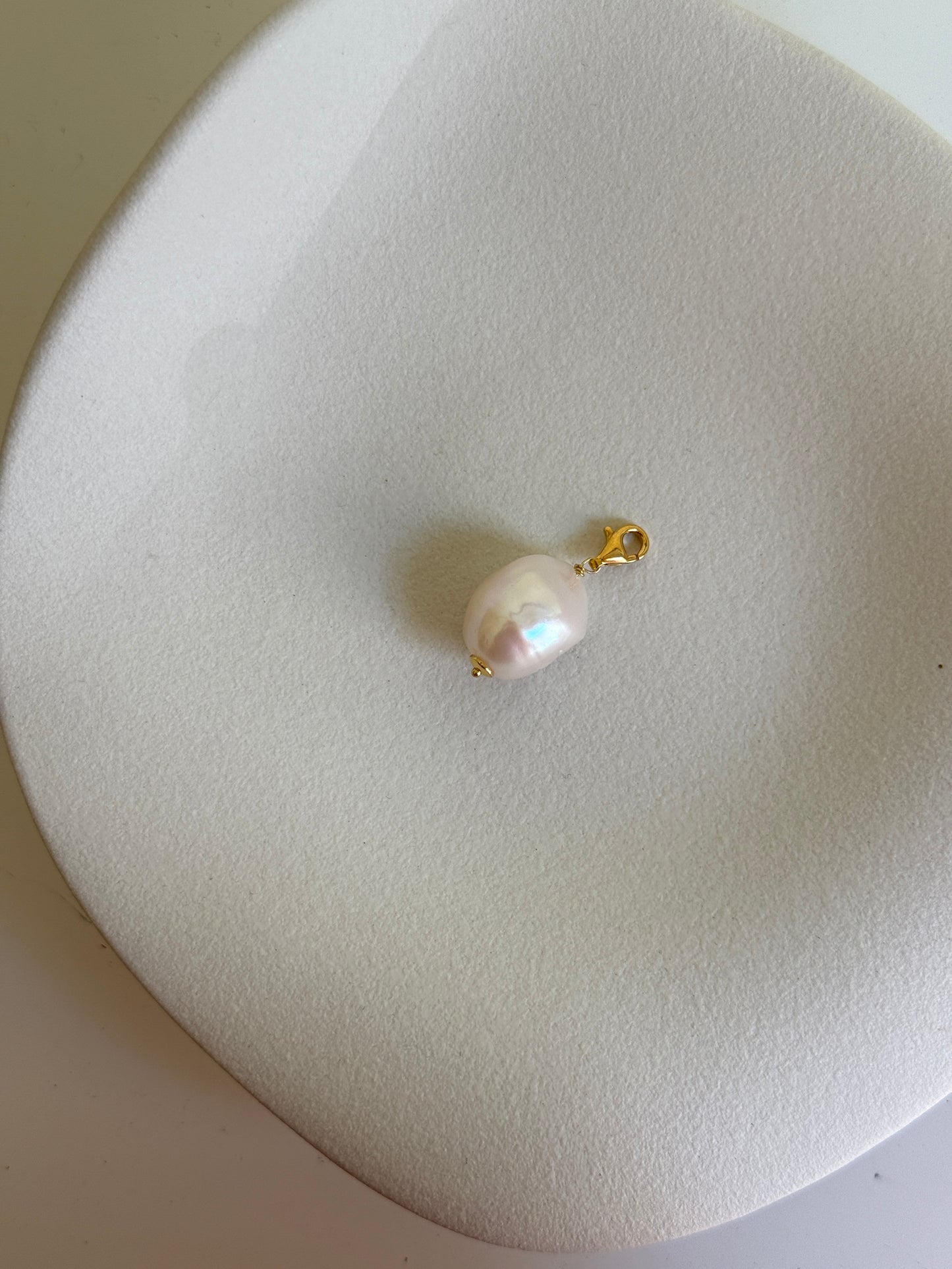 Perla Barocca Charm