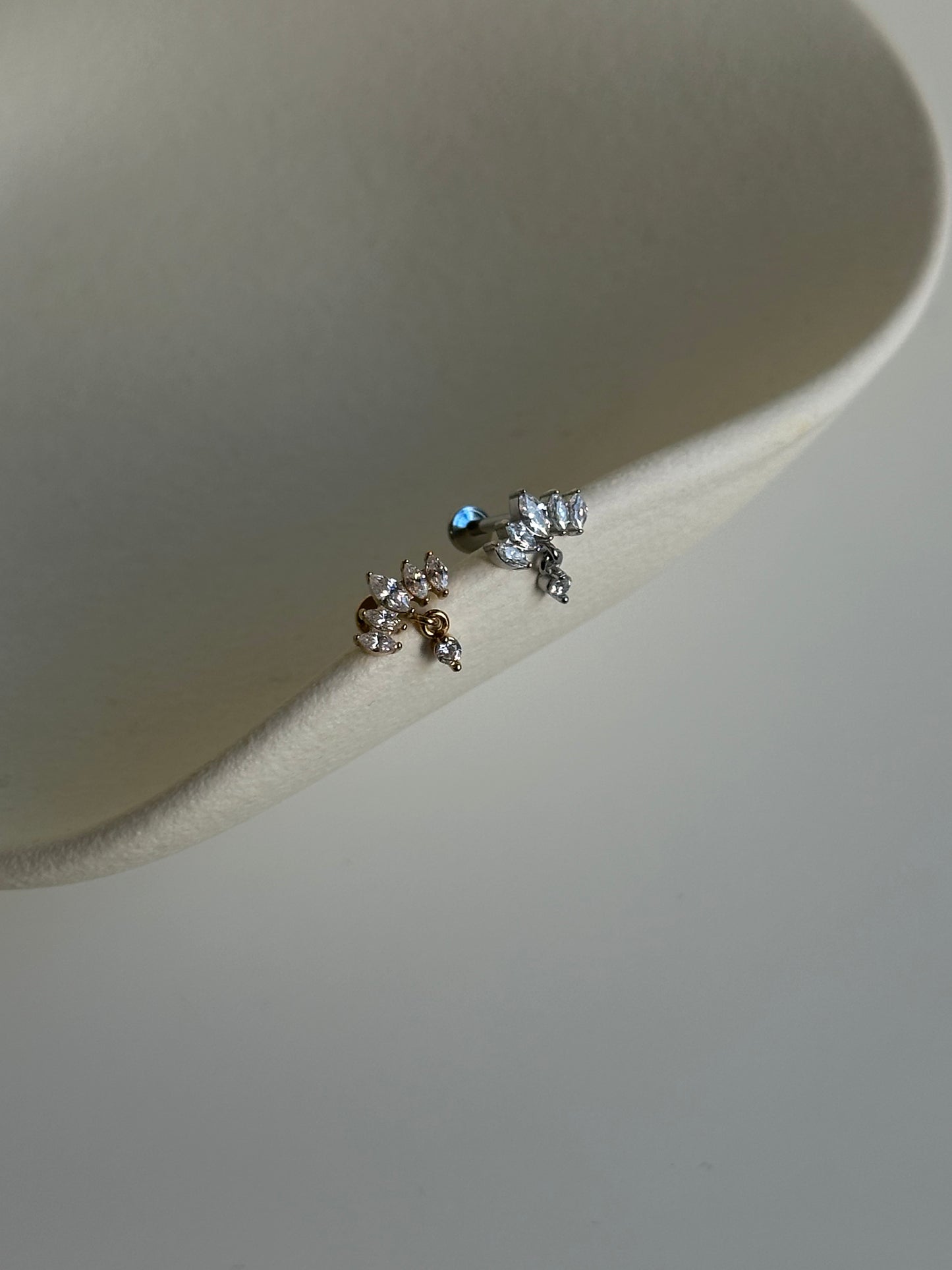 Piercing labret punto luce pendente