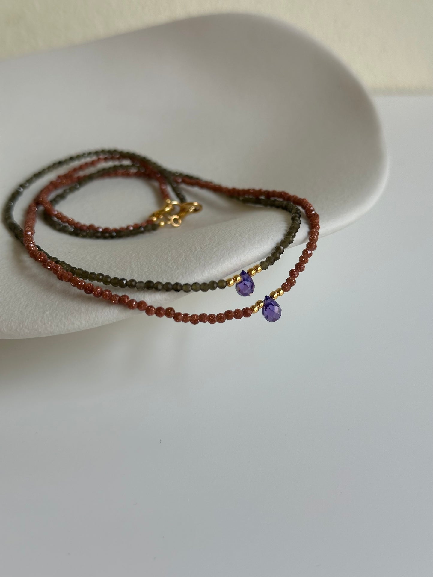 Girocollo pietre e goccia viola