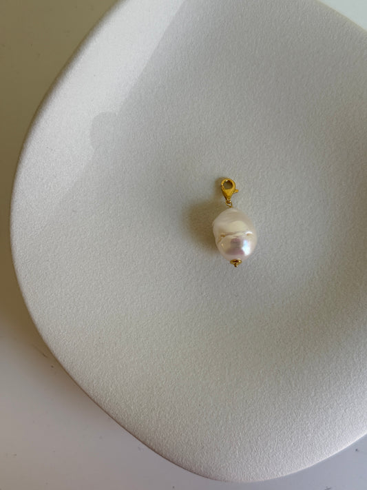 Perla Barocca Charm