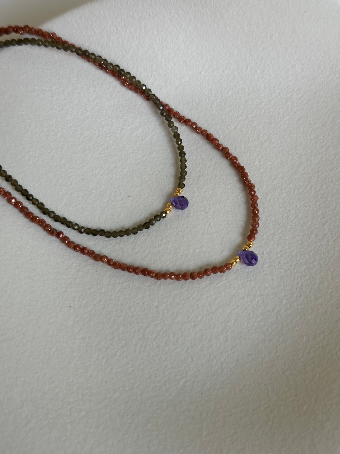 Girocollo pietre e goccia viola