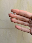 Piercing labret trifoglio con punto luce