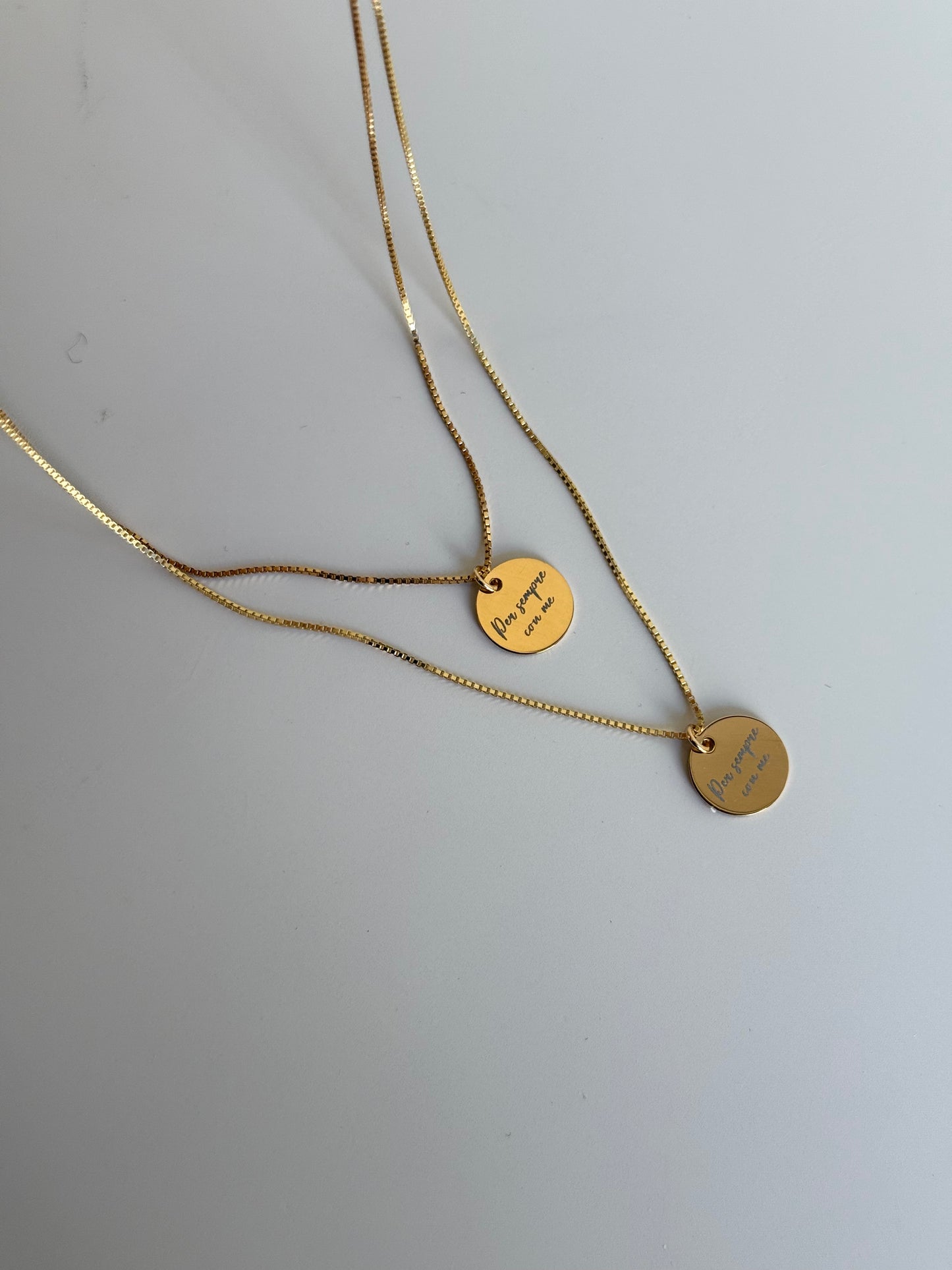Collana con medaglietta incisa