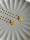 Collana con medaglietta incisa